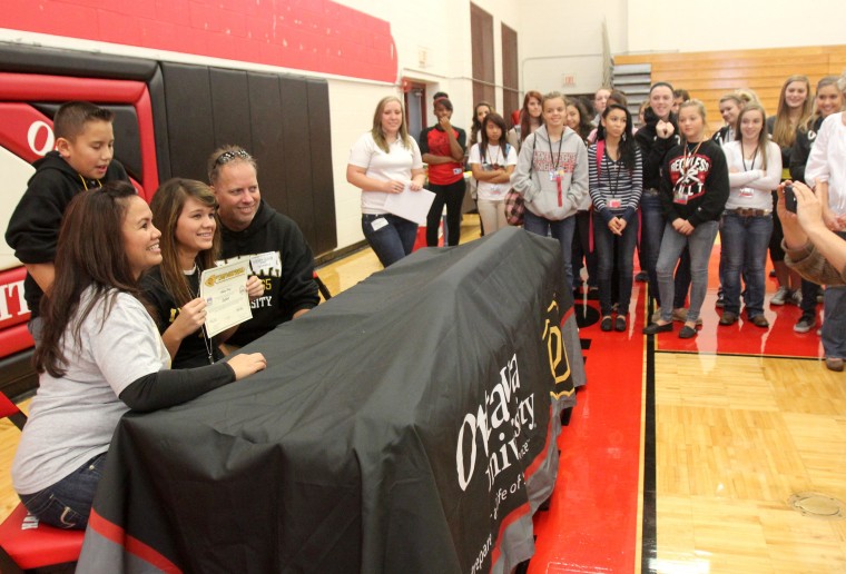 Harker Heights Softball Signing
